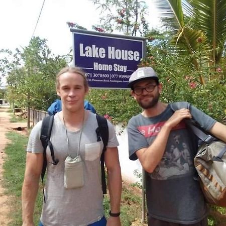 Lake House Homestay Anuradhapura Ngoại thất bức ảnh