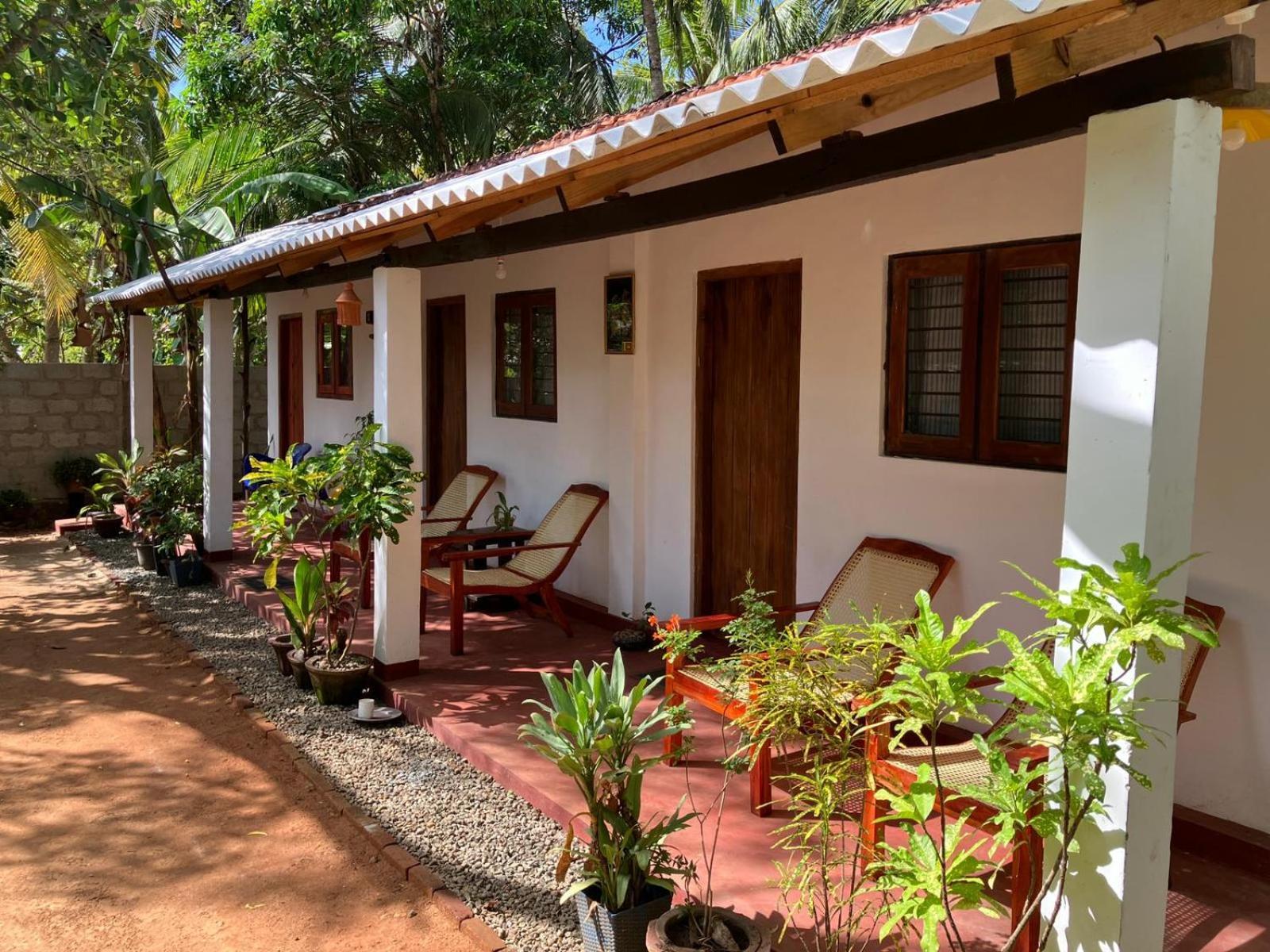 Lake House Homestay Anuradhapura Ngoại thất bức ảnh