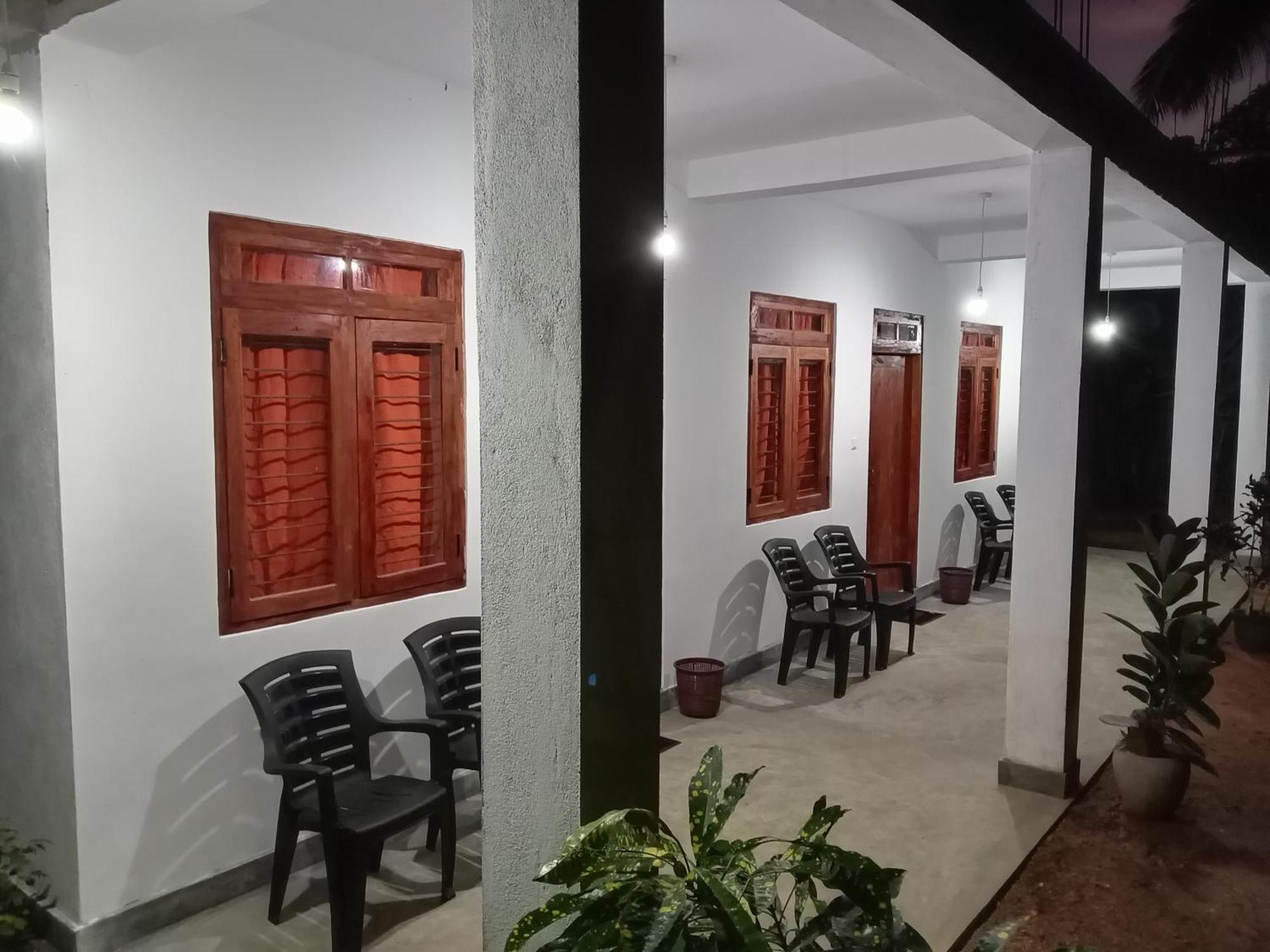 Lake House Homestay Anuradhapura Ngoại thất bức ảnh