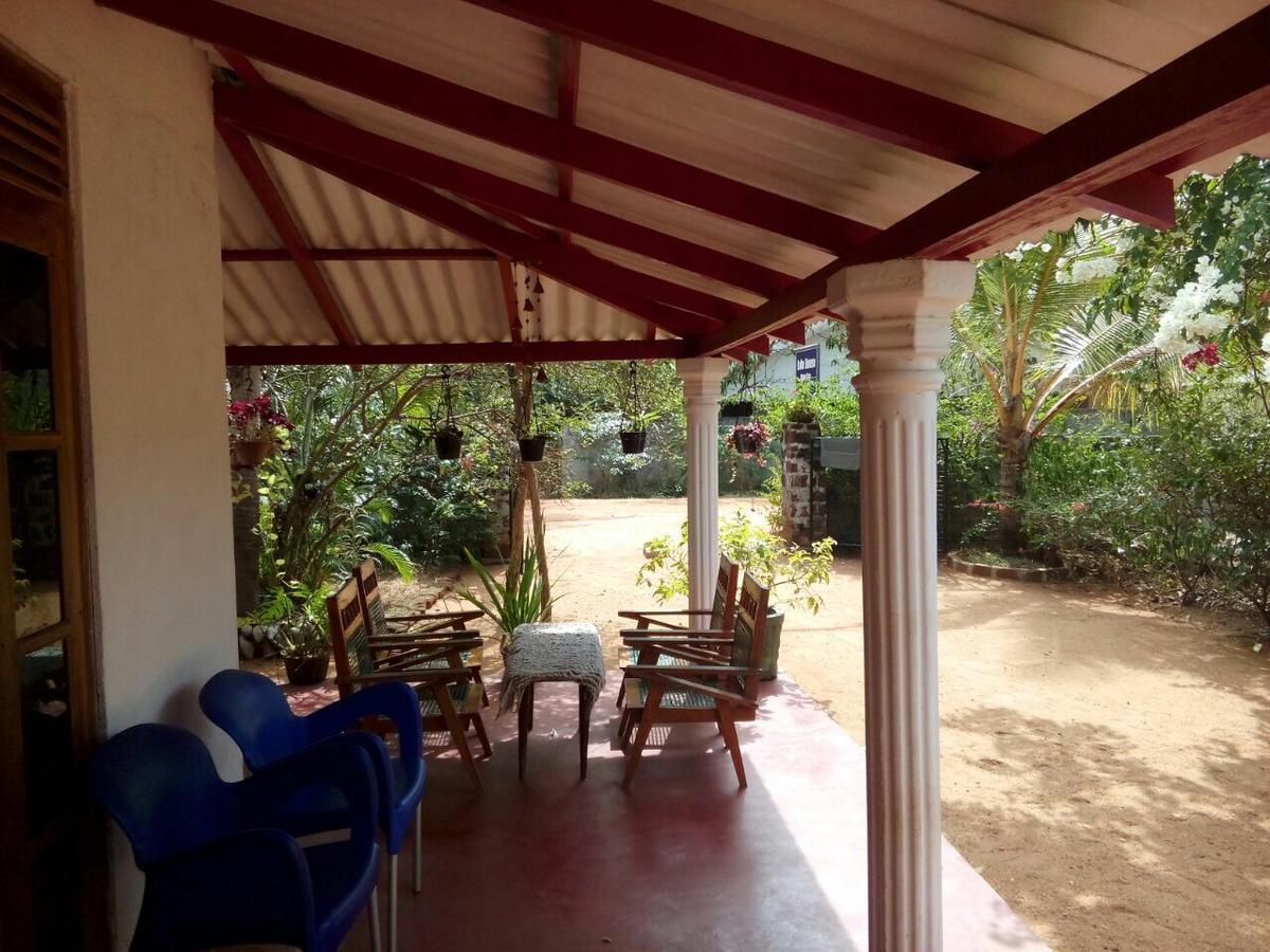 Lake House Homestay Anuradhapura Ngoại thất bức ảnh