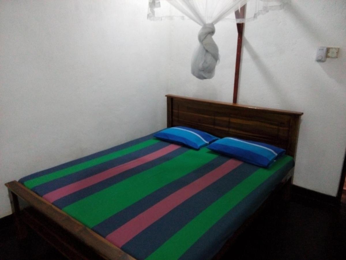 Lake House Homestay Anuradhapura Ngoại thất bức ảnh