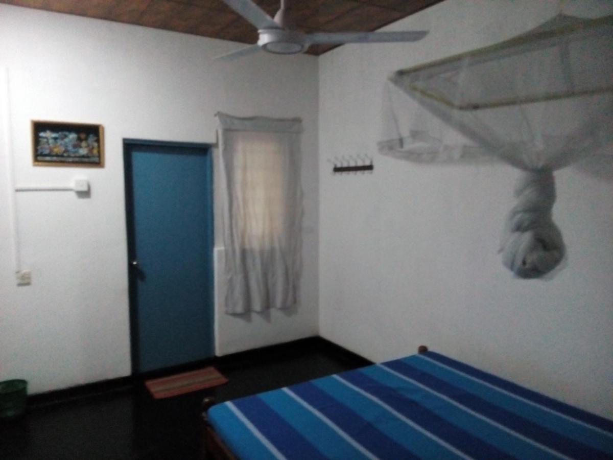 Lake House Homestay Anuradhapura Ngoại thất bức ảnh
