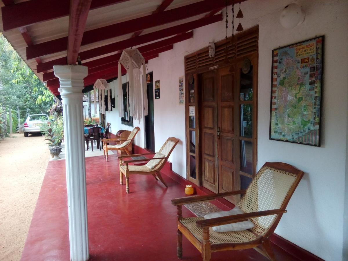 Lake House Homestay Anuradhapura Ngoại thất bức ảnh