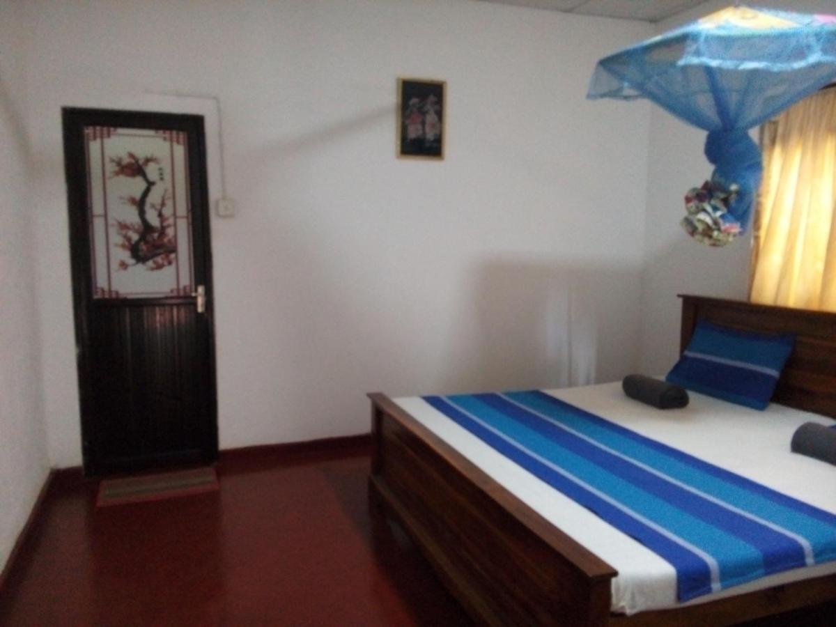 Lake House Homestay Anuradhapura Ngoại thất bức ảnh