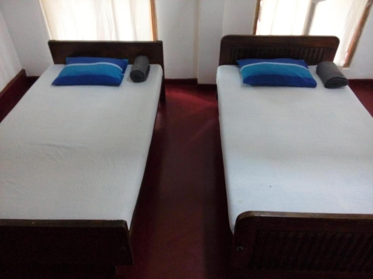 Lake House Homestay Anuradhapura Ngoại thất bức ảnh