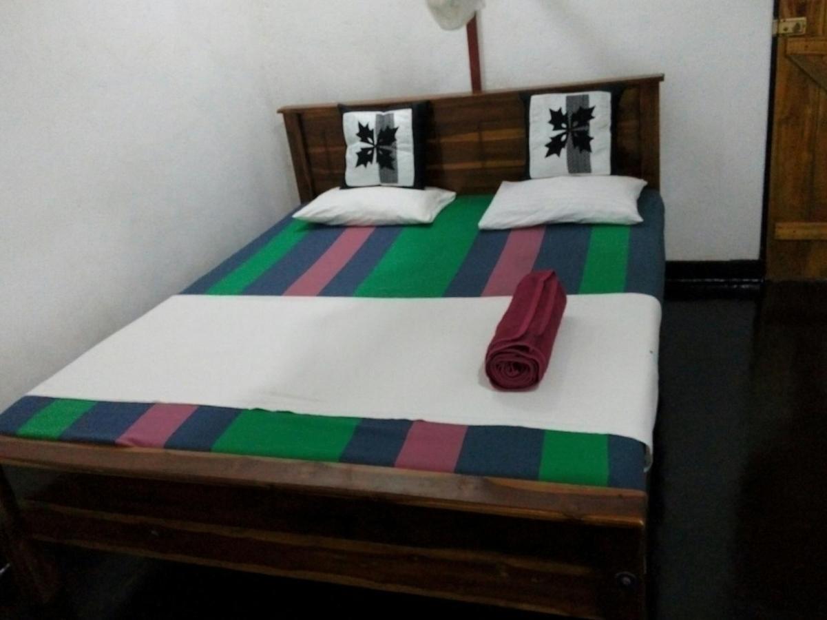 Lake House Homestay Anuradhapura Ngoại thất bức ảnh